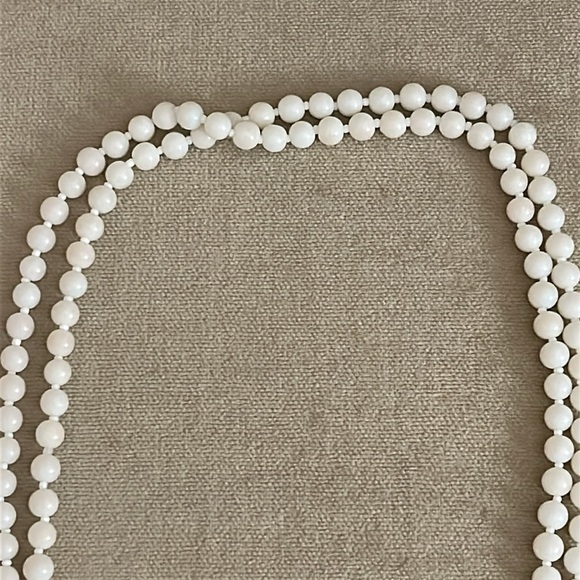 Elegant White Pearl Double-Strand Necklace with Diamante centre bead - Picture 4 of 4